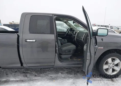 2017 Ram 1500 Big Horn 4X4 6'4 Box z USA, uszkodzony, nr VIN 1C6RR7GT6HS823013